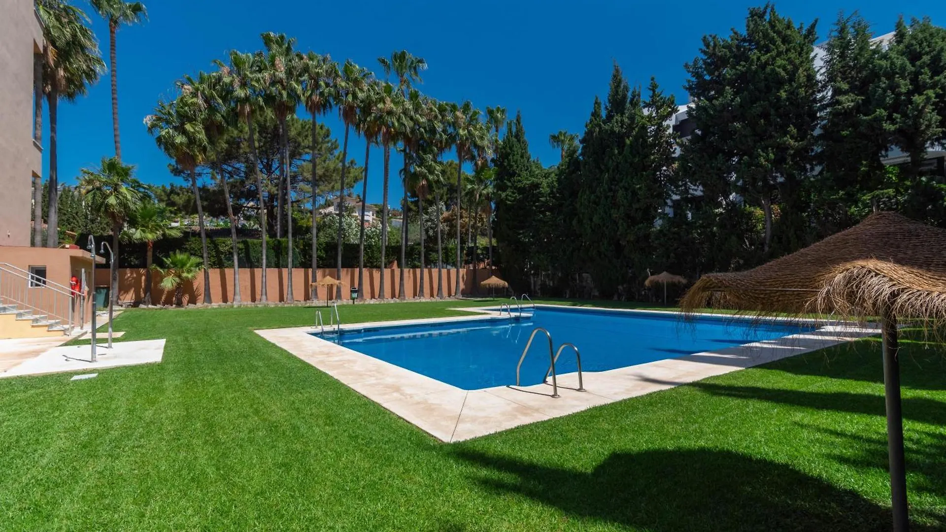 Cabopino Duplex, Swimming Pool, Beach 5Min Away, Chill Out Terrace And High-Speed Wifi Marbella Spain